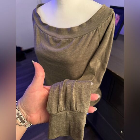 Brand new oversized top size small - Picture 7 of 7